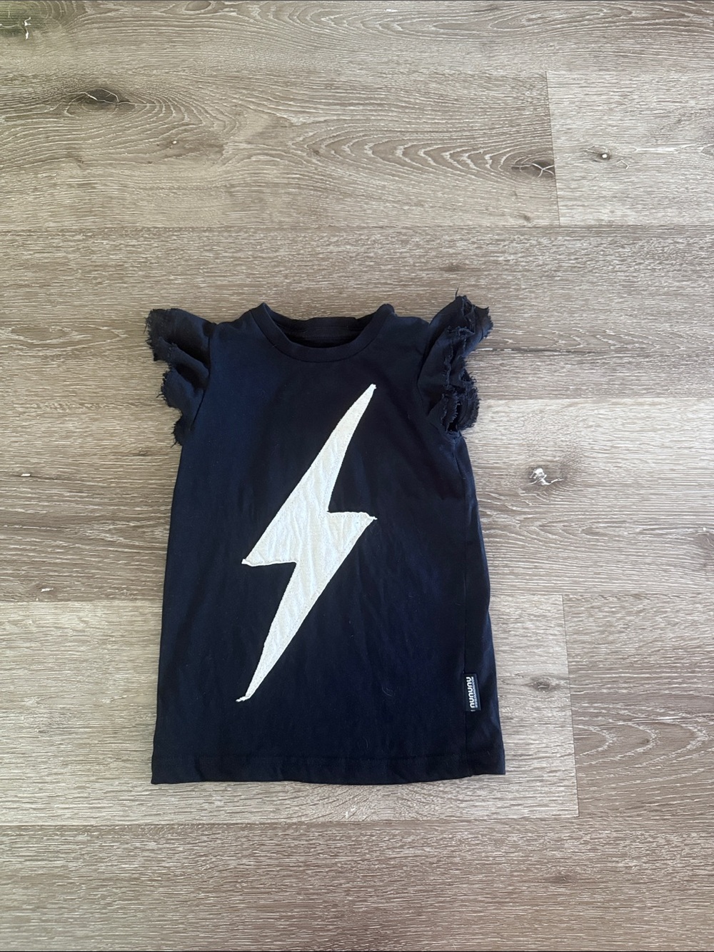 Girl’s Nununu Bolt shirt, size 3-4